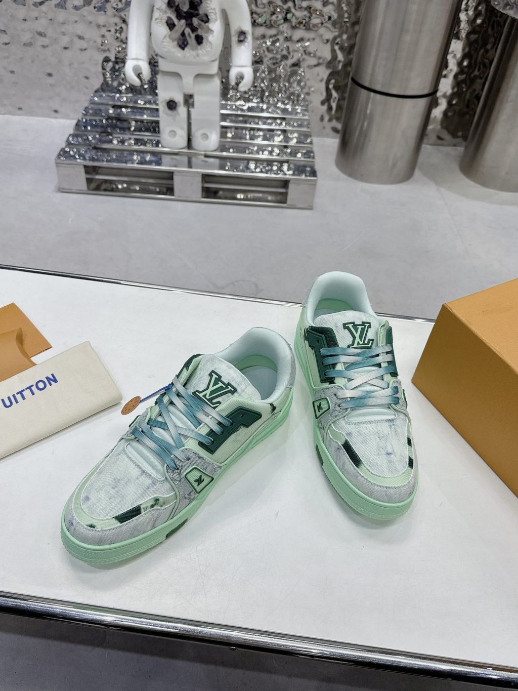 Louis Vuitton Trainer Sneaker - Image 4