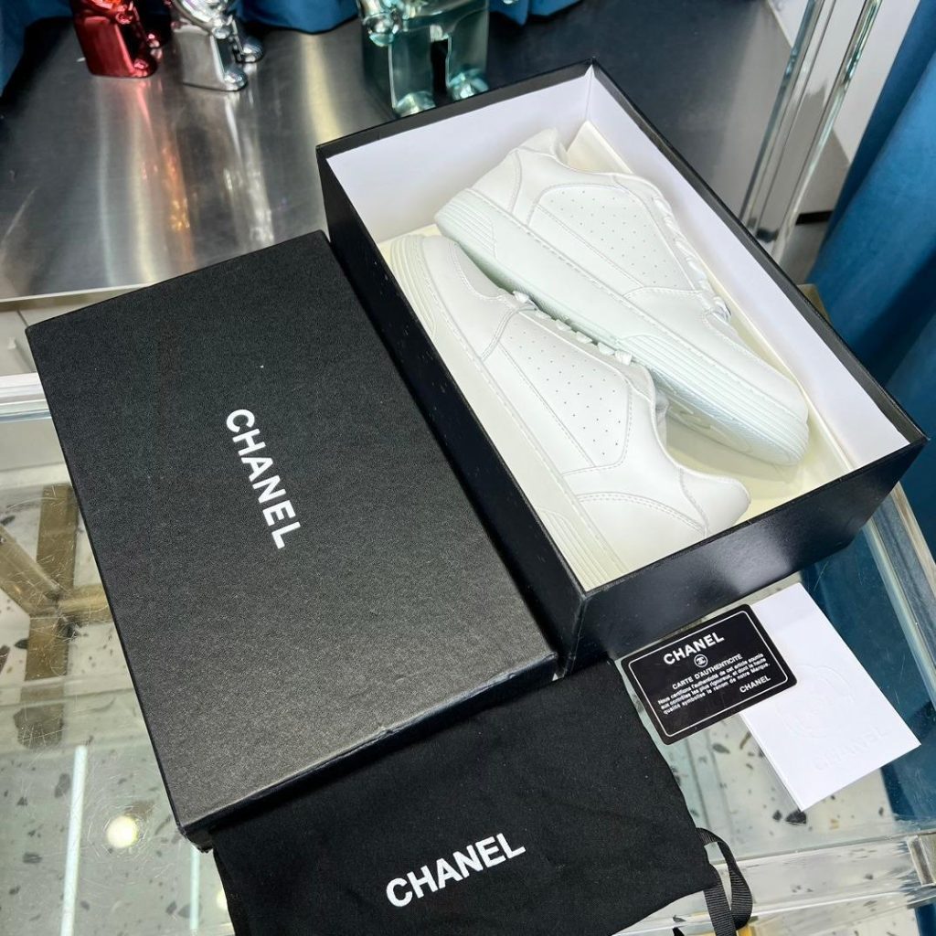CHANEL Casual White Shoes - Image 2