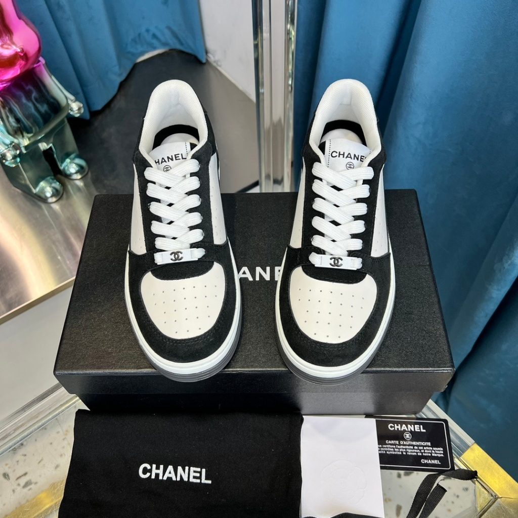 CHANEL Casual White Shoes - Image 3