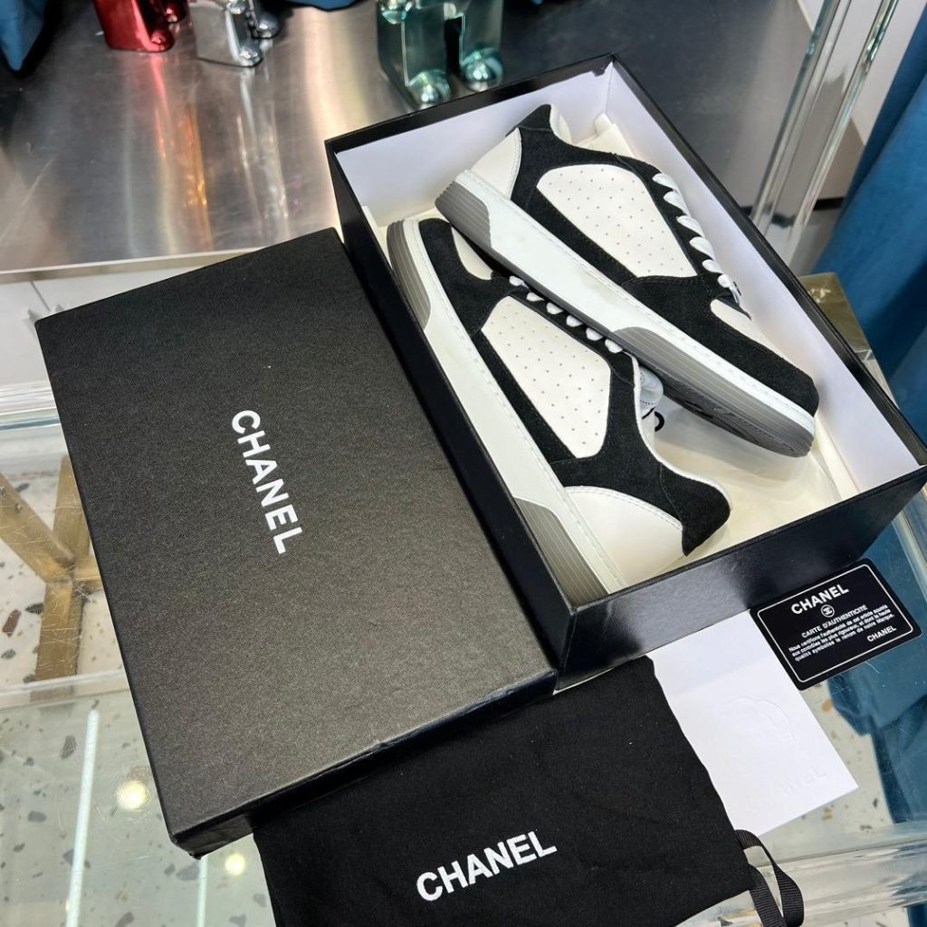 CHANEL Casual White Shoes - Image 2