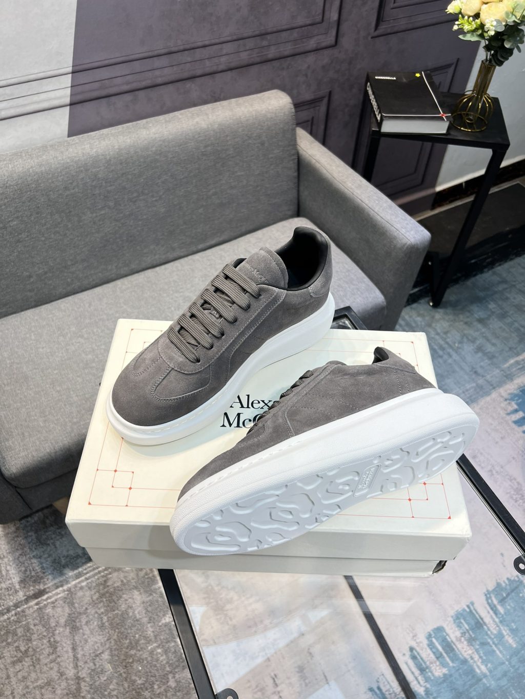 Alexander McQueen Sneaker - Image 3