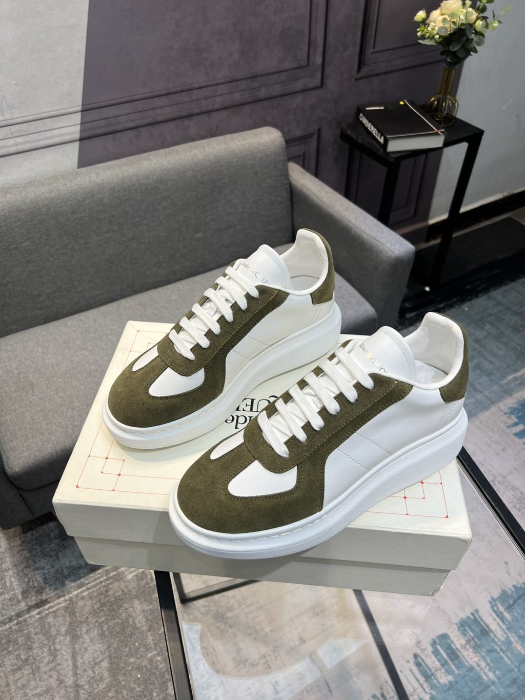 Alexander McQueen Sneaker - Image 4