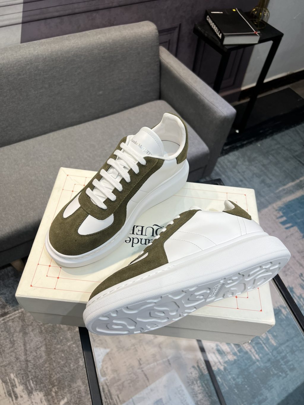 Alexander McQueen Sneaker - Image 2