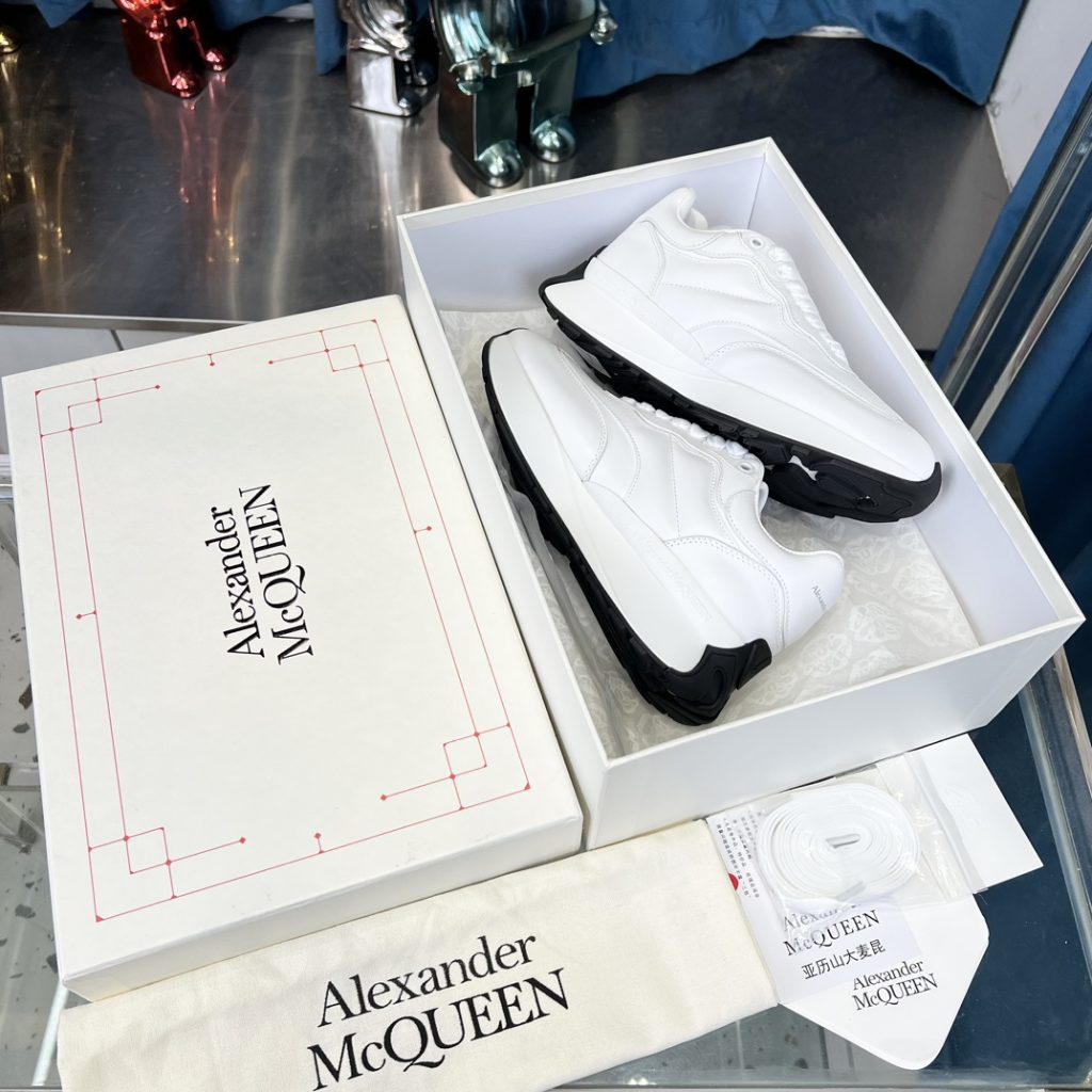 Alexander McQueen Sneaker - Image 3