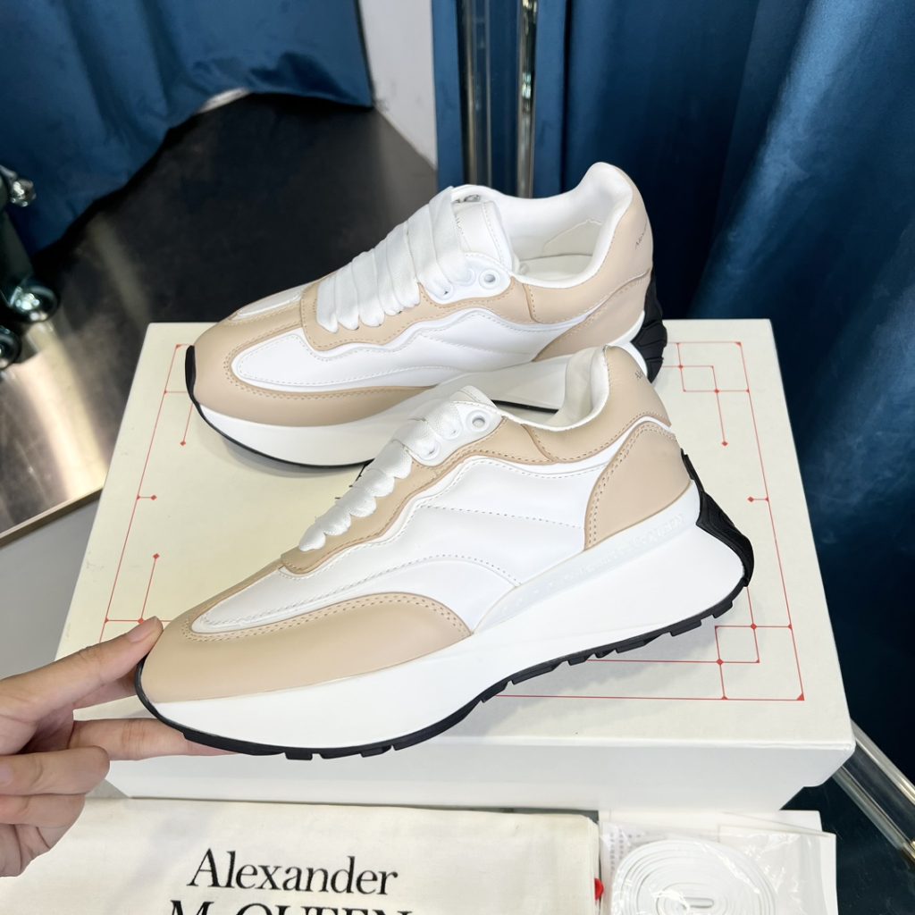 Alexander McQueen Sneaker - Image 4