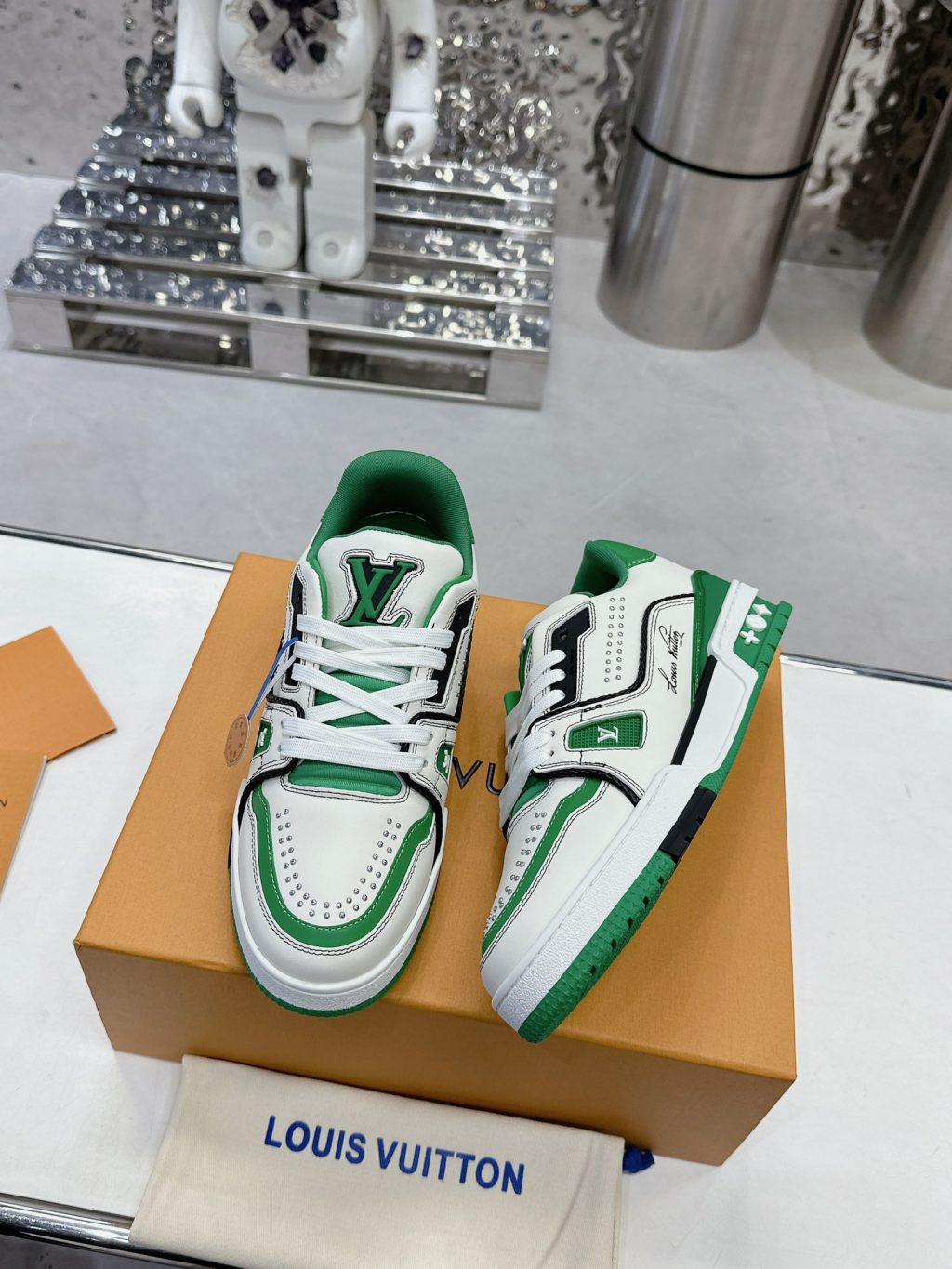 Louis Vuitton Trainer Sneaker - Image 3