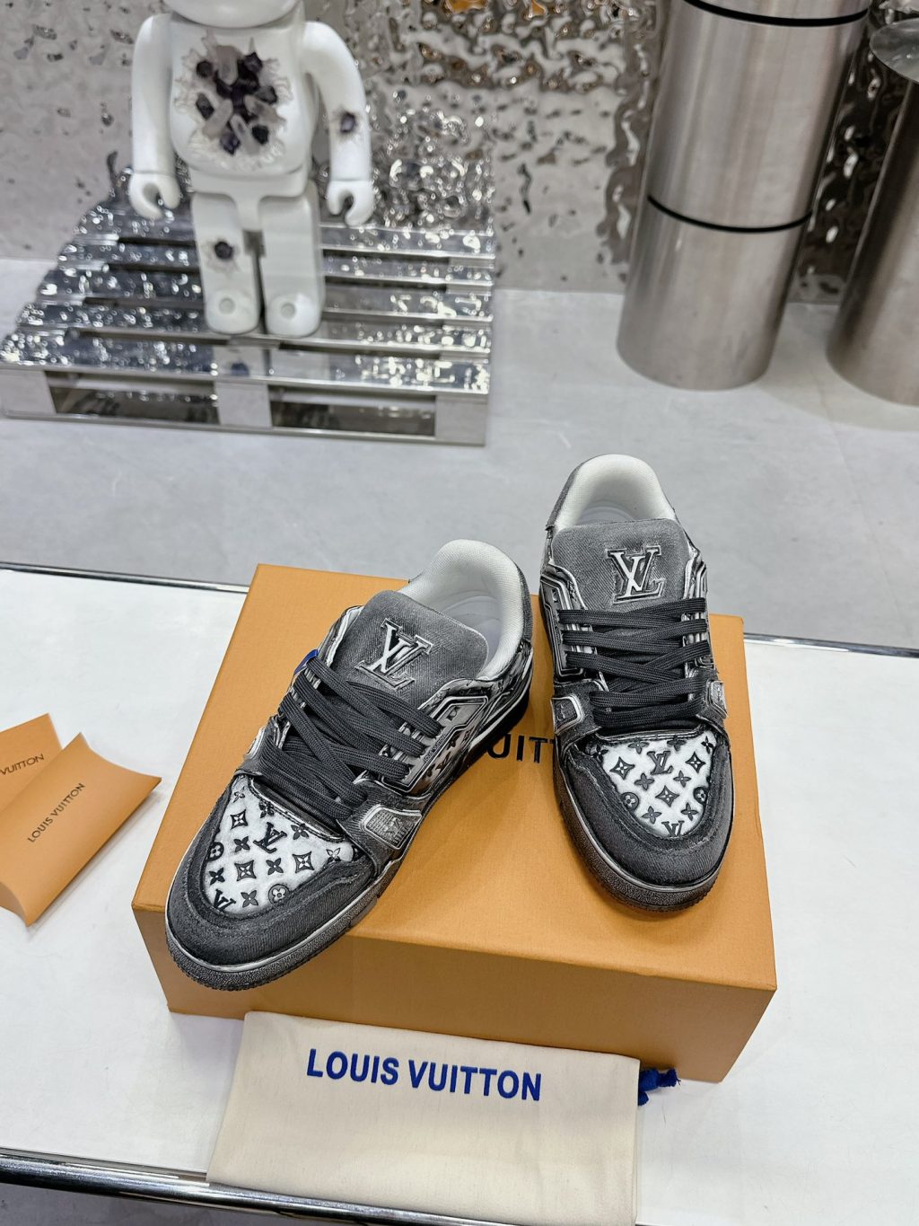 Louis Vuitton Trainer Sneaker - Image 4