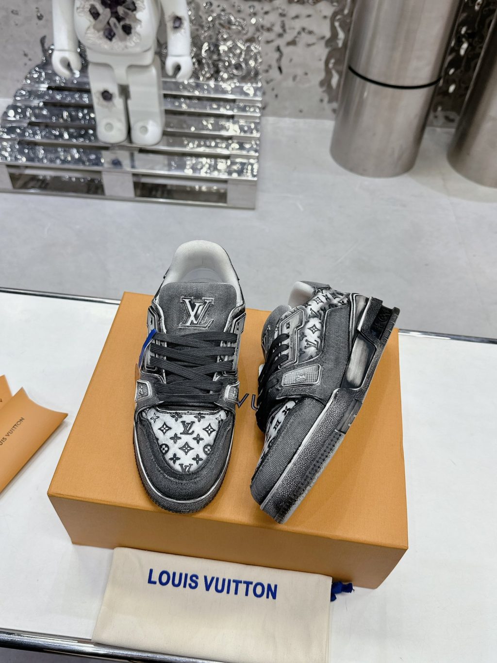 Louis Vuitton Trainer Sneaker - Image 2