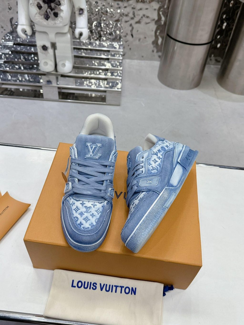 Louis Vuitton Trainer Sneaker - Image 2