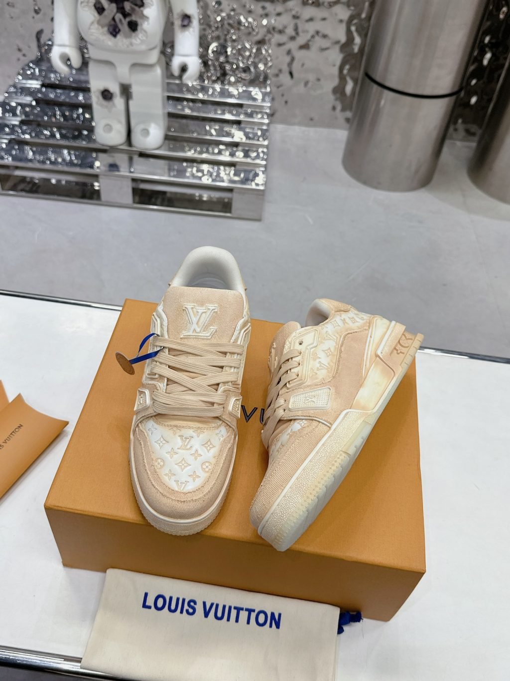 Louis Vuitton Trainer Sneaker - Image 2