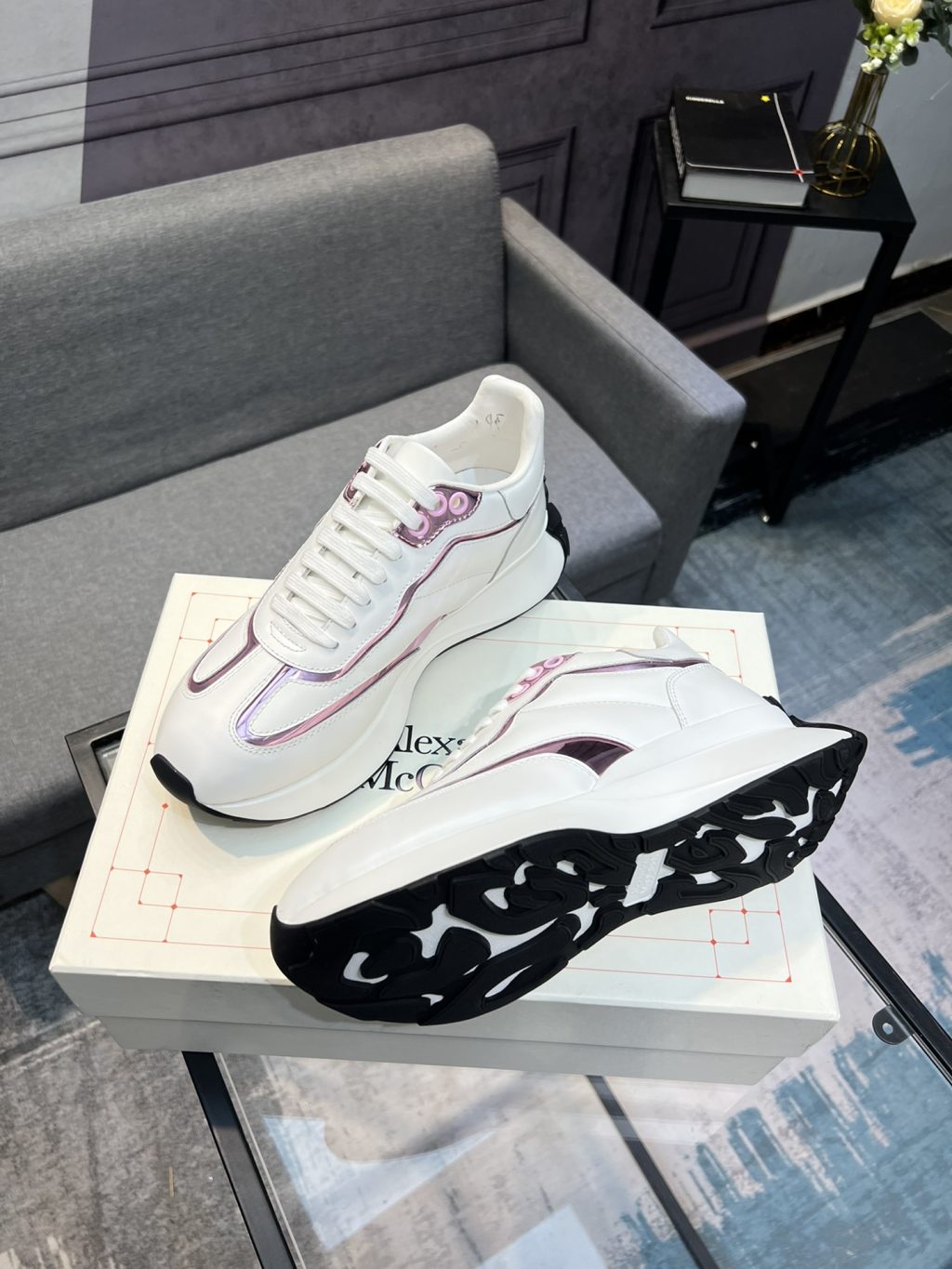 Alexander McQueen Sneaker - Image 4