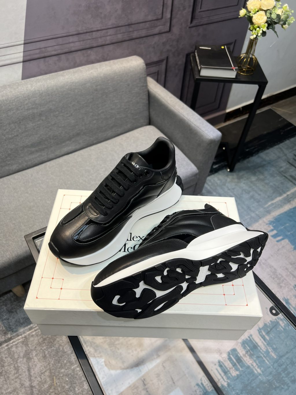 Alexander McQueen Sneaker - Image 4