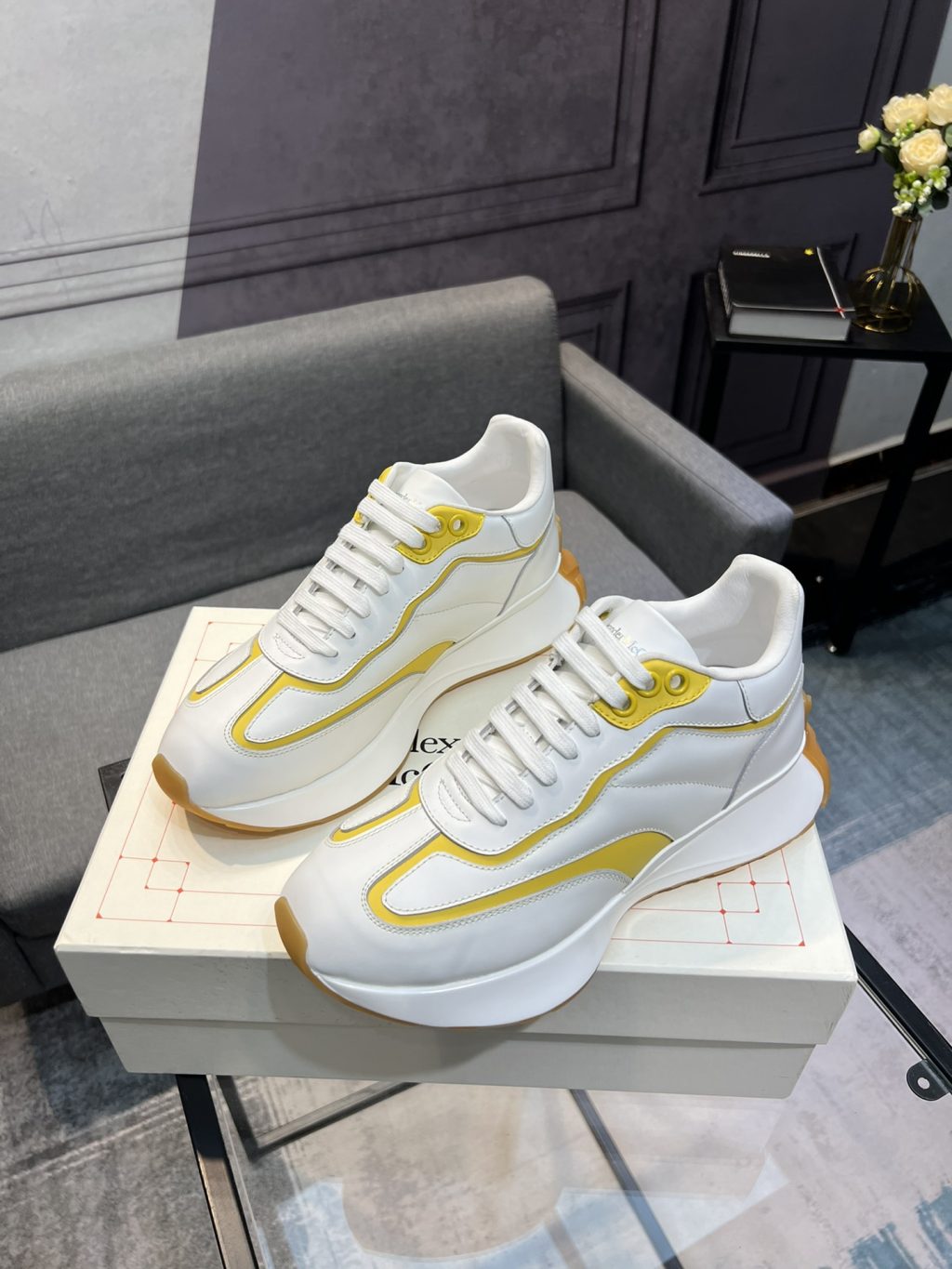 Alexander McQueen Sneaker - Image 4