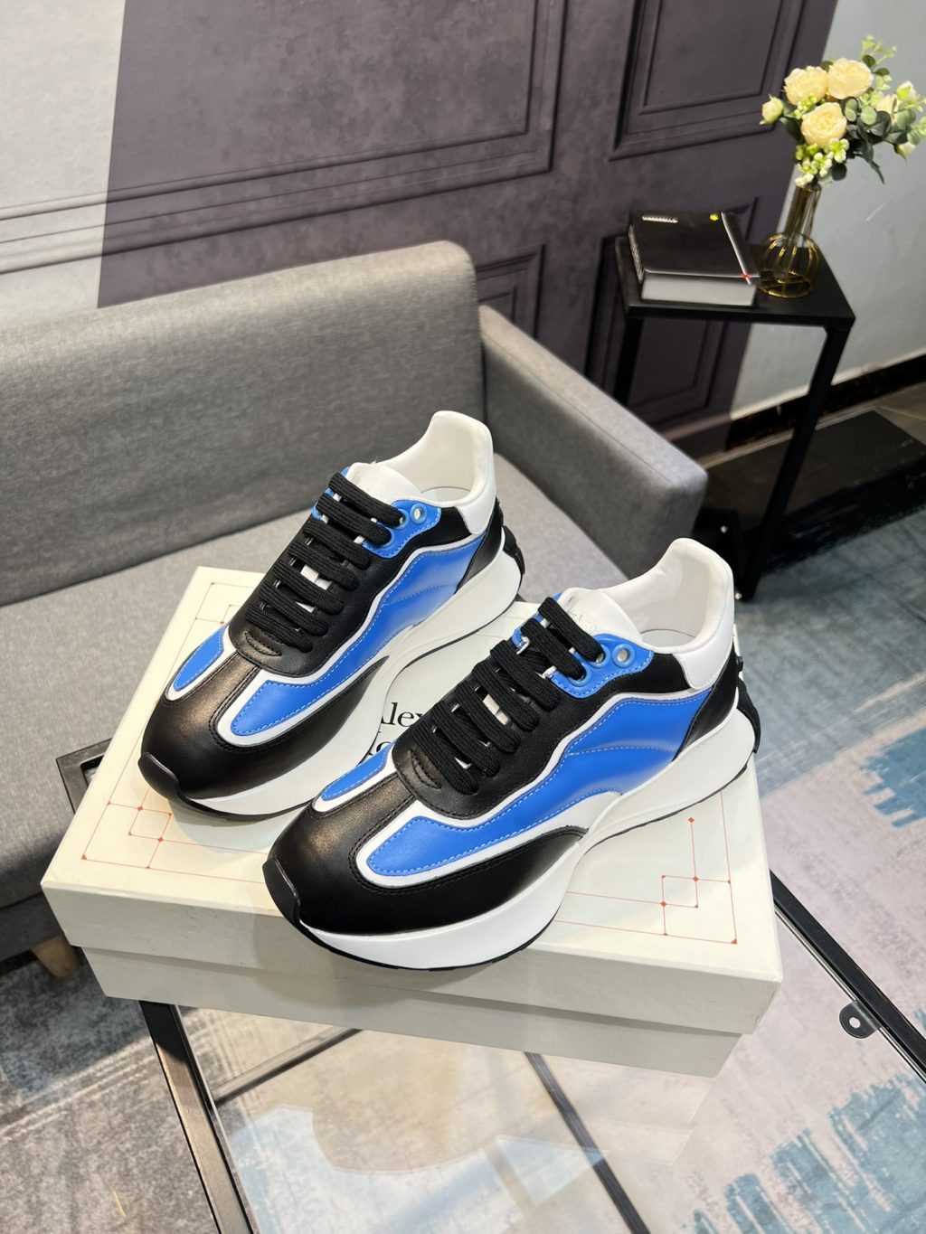 Alexander McQueen Sneaker - Image 3