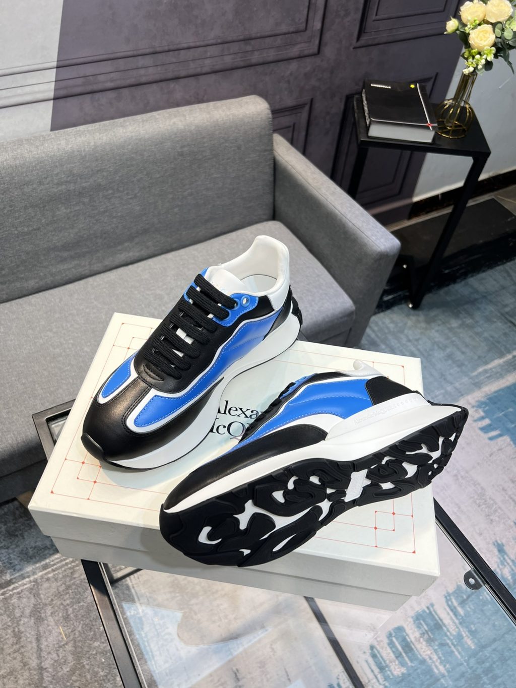 Alexander McQueen Sneaker - Image 4