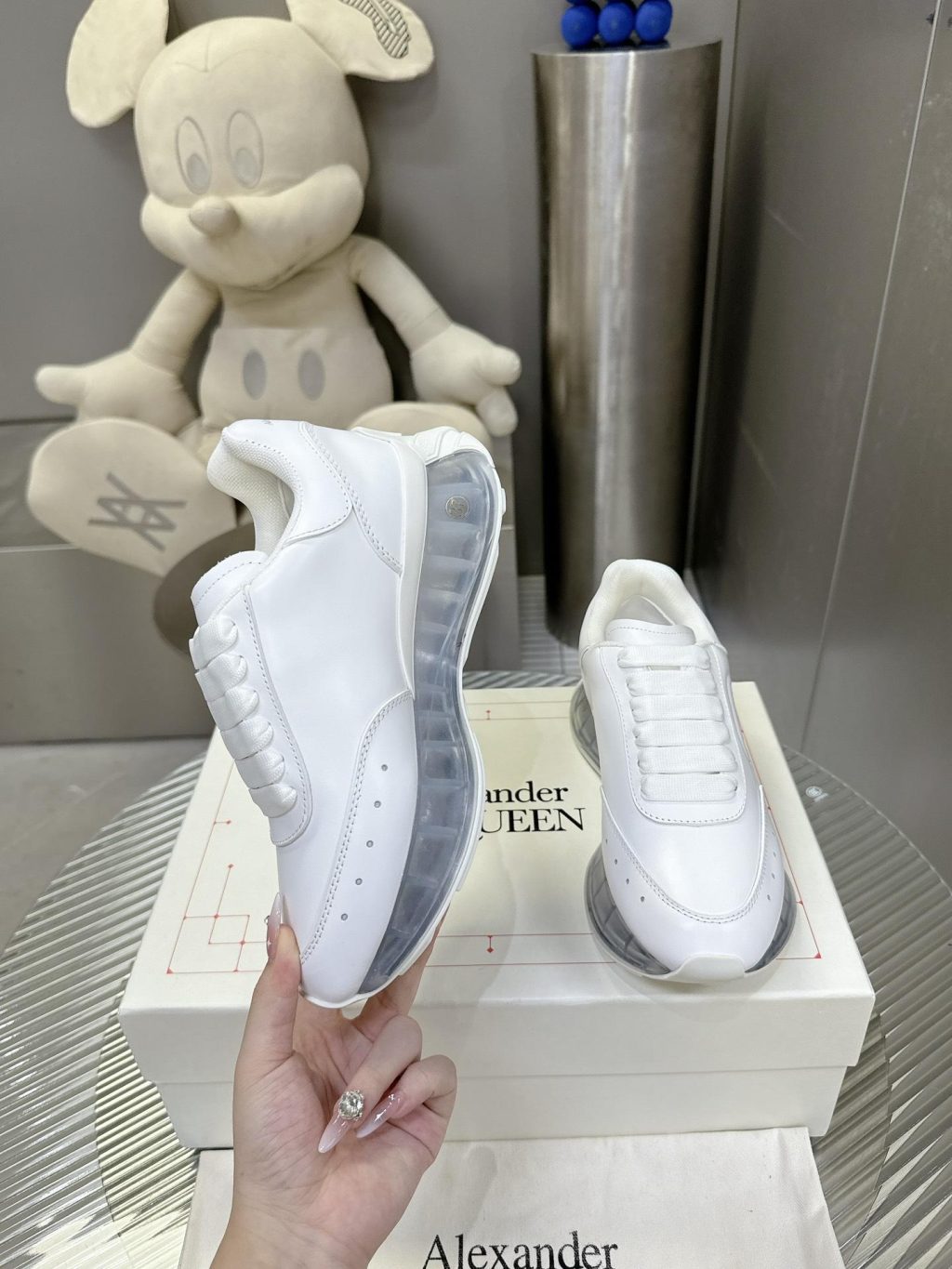 Alexander McQueen Sneaker - Image 4