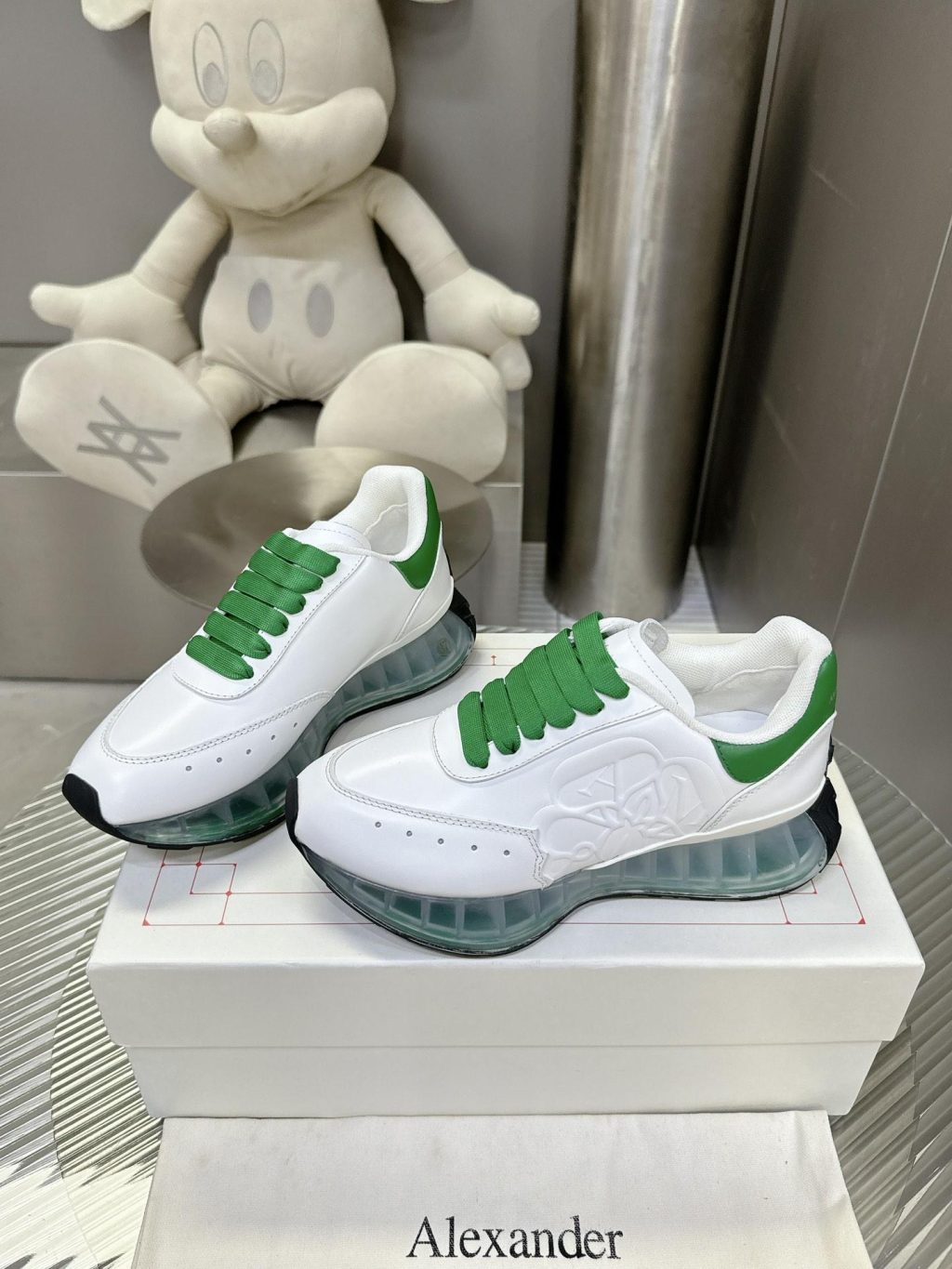 Alexander McQueen Sneaker - Image 4