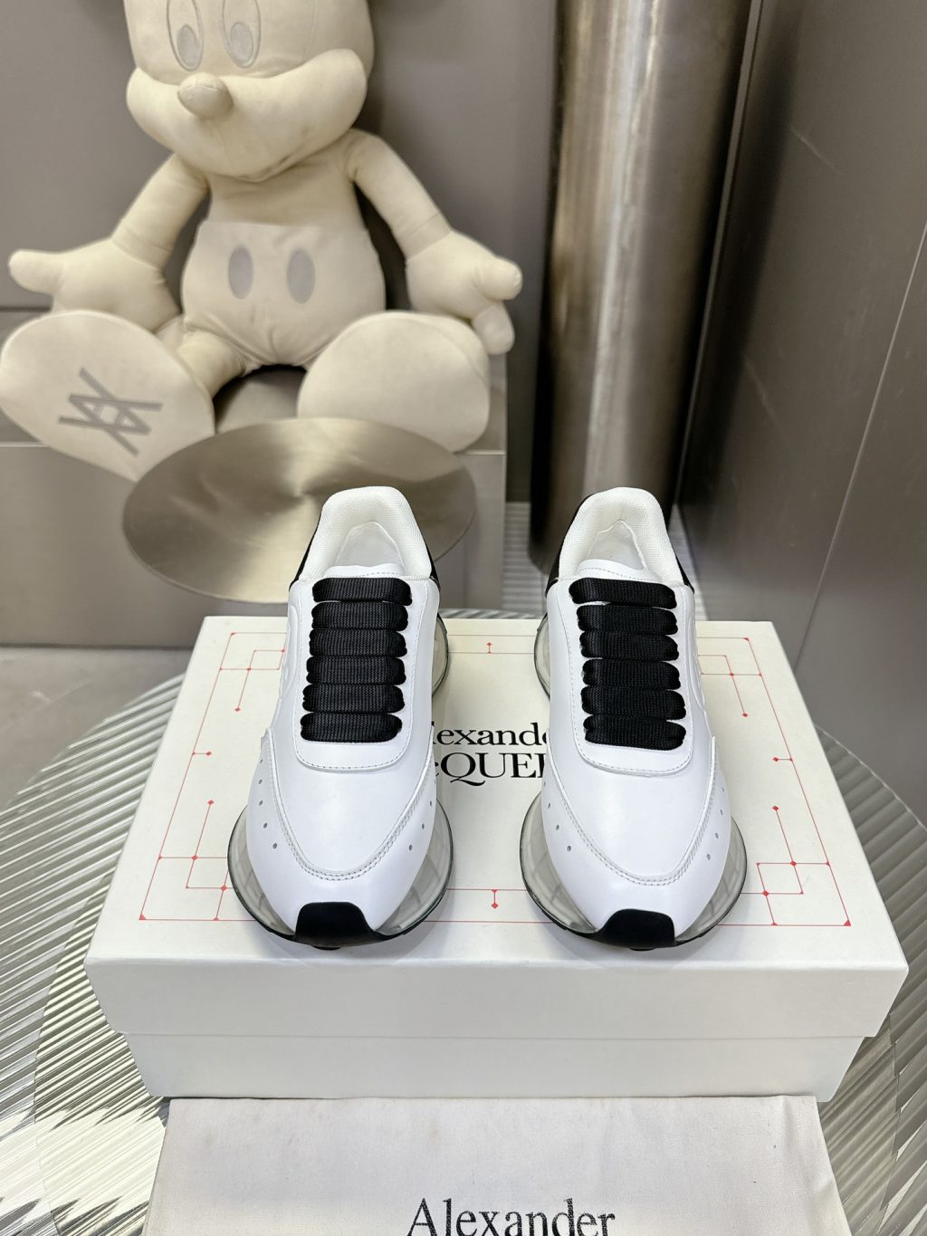 Alexander McQueen Sneaker - Image 2