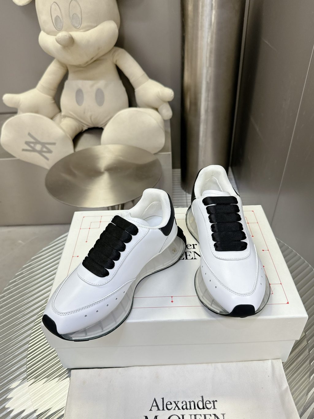 Alexander McQueen Sneaker - Image 3