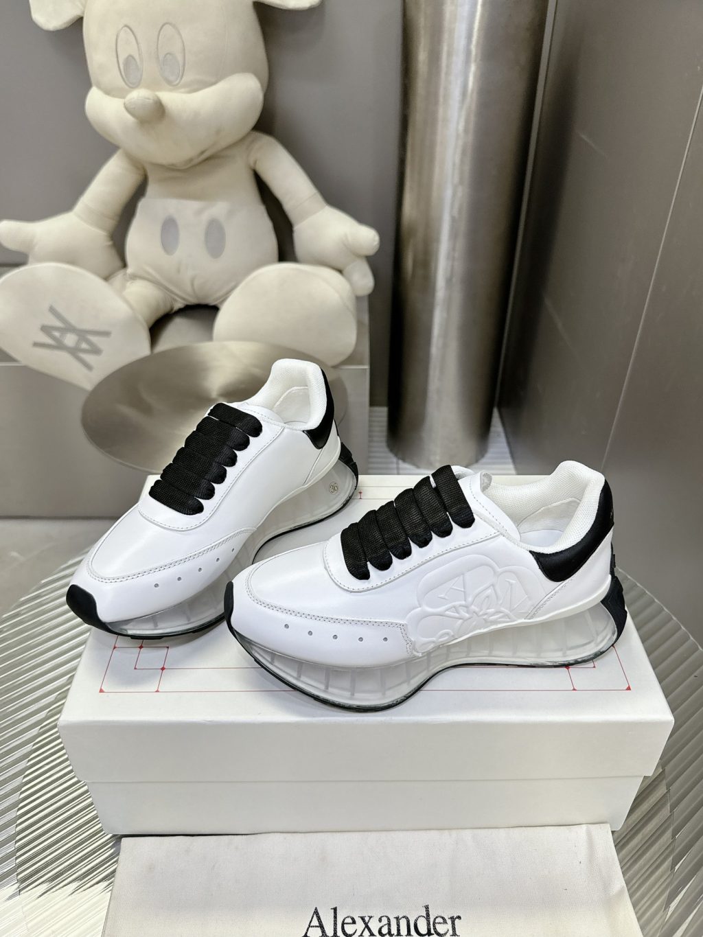 Alexander McQueen Sneaker - Image 4