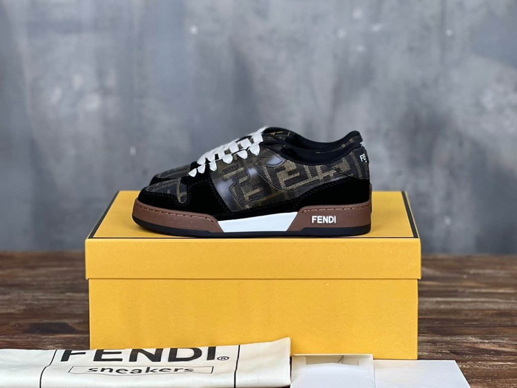 FENDI CASUAL SNEAKERS - Image 3