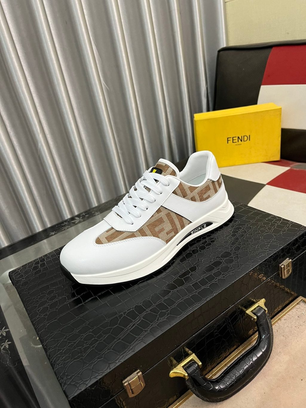 FENDI CASUAL SNEAKERS - Image 4