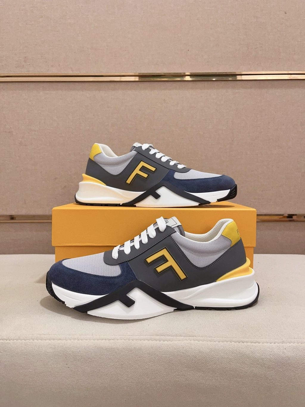 FENDI CASUAL SNEAKERS - Image 3