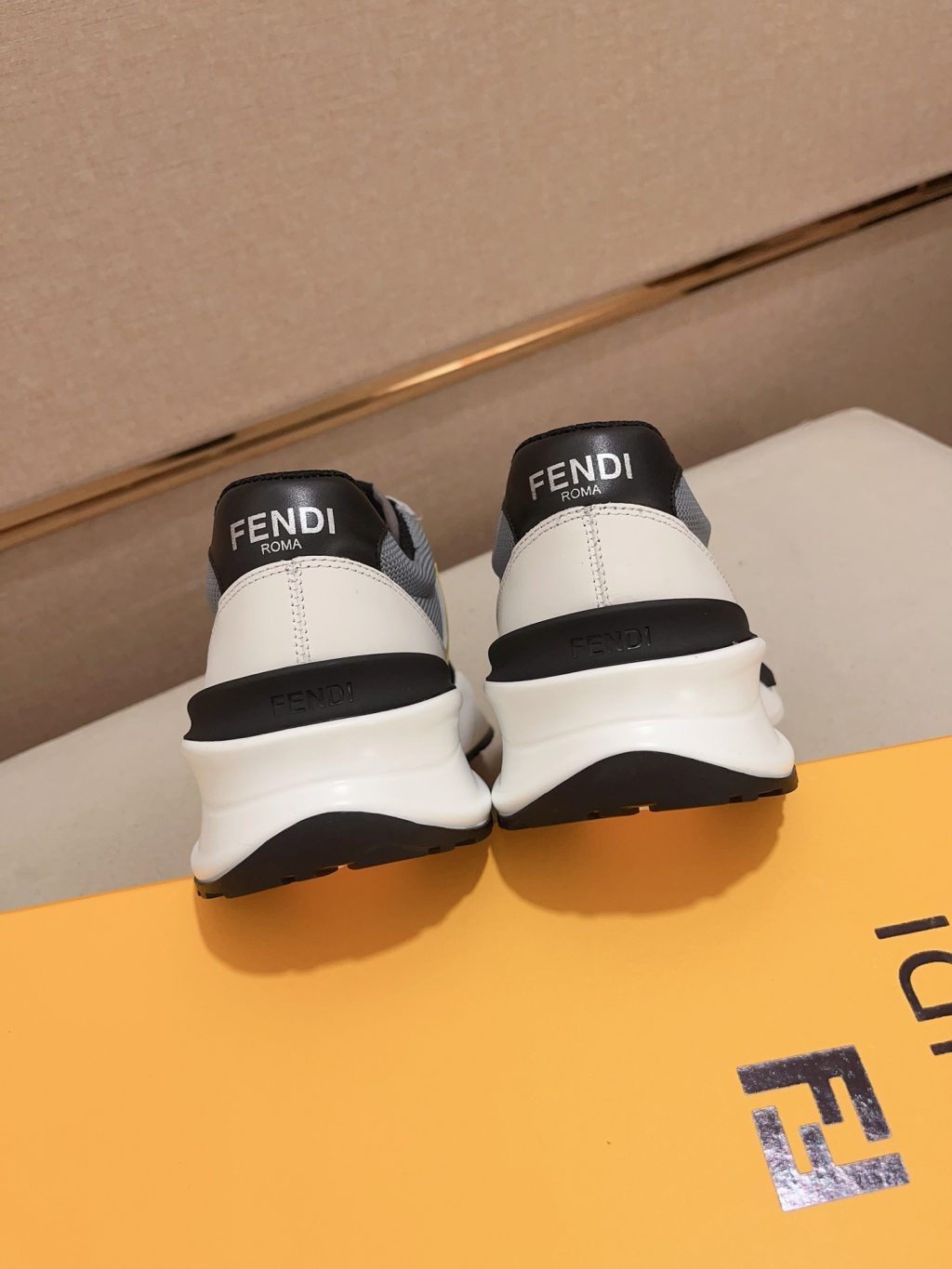FENDI CASUAL SNEAKERS - Image 4
