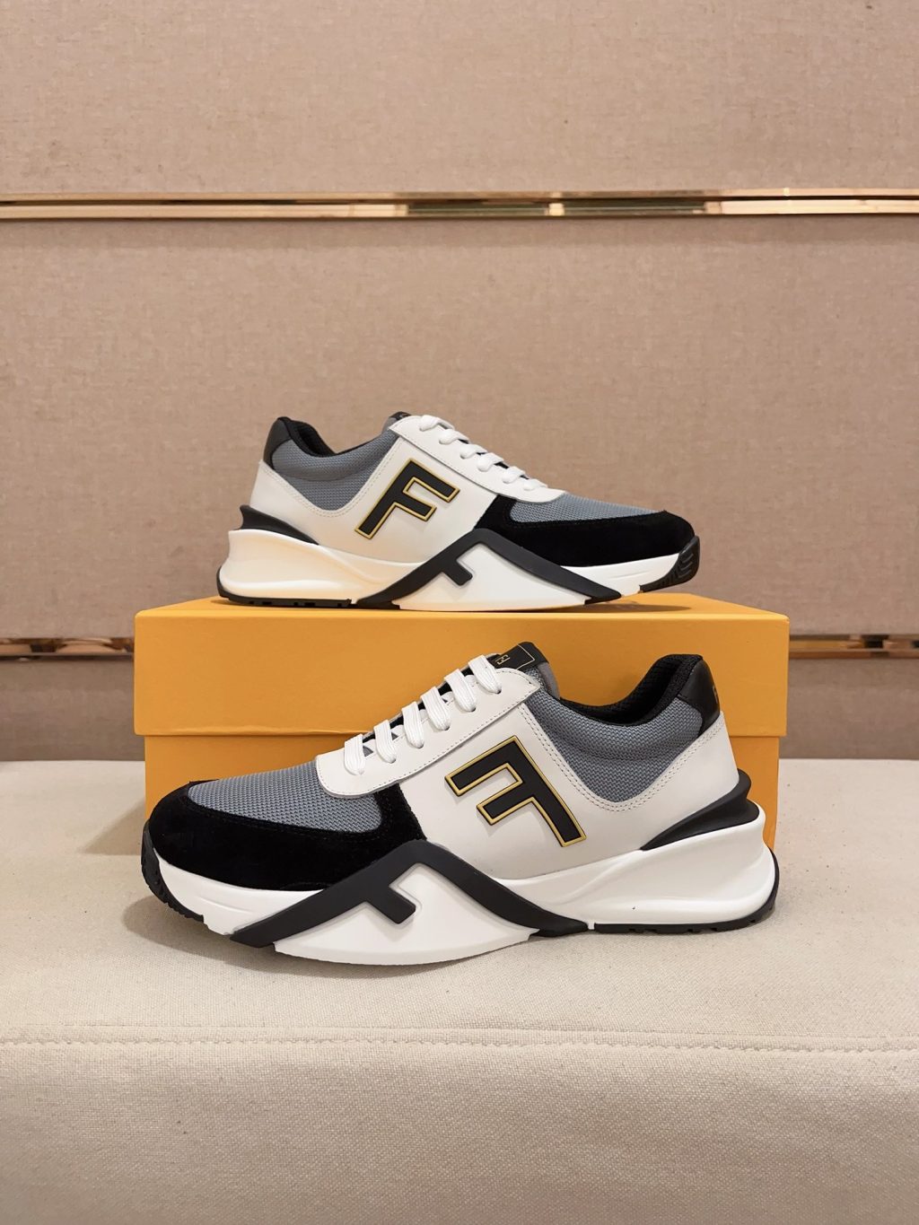 FENDI CASUAL SNEAKERS - Image 3