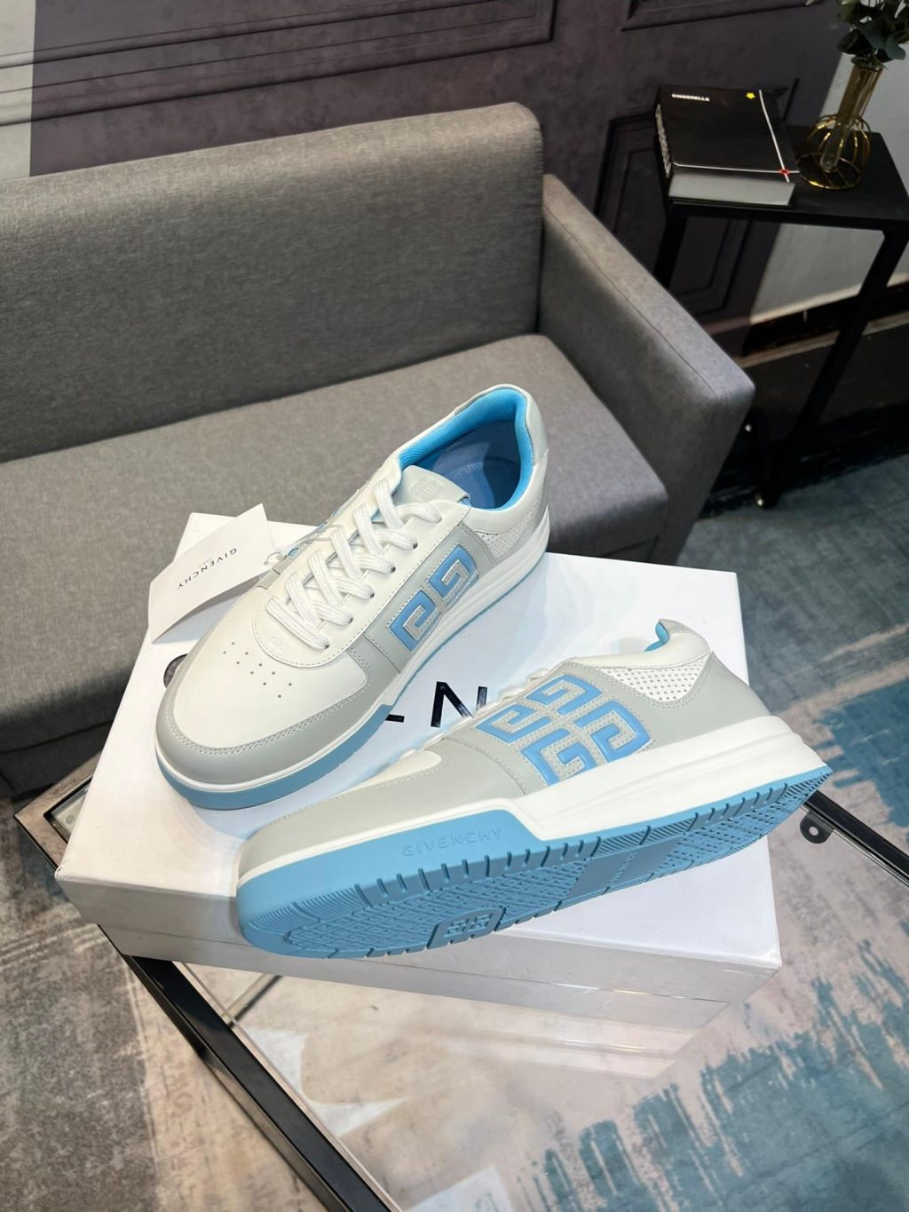 GIVENCHY Sneakers in synthetic leather and mesh - Image 2