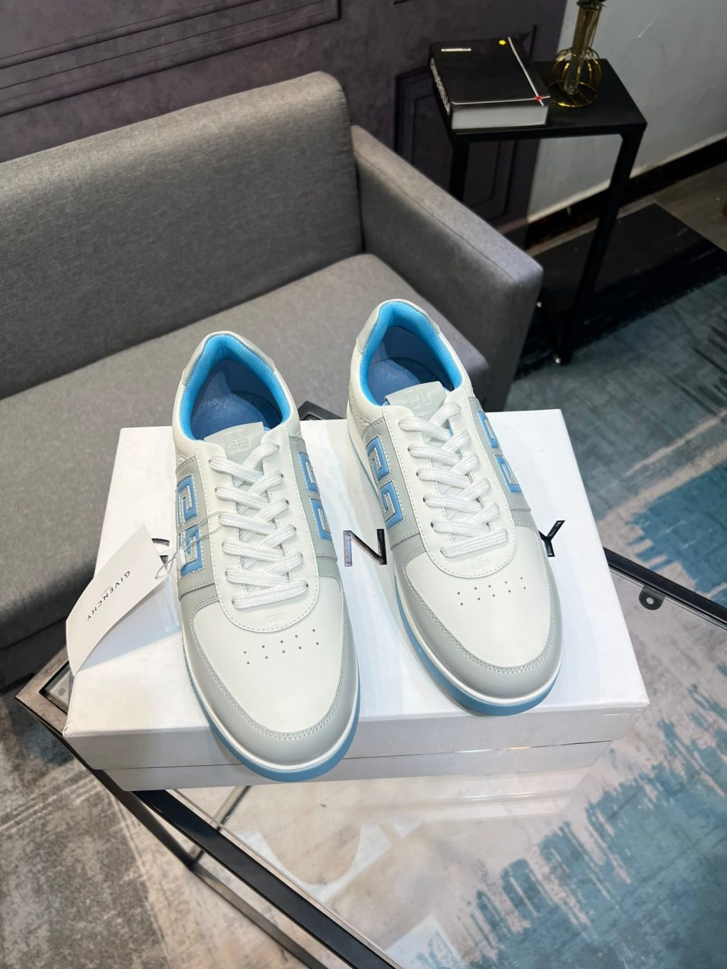 GIVENCHY Sneakers in synthetic leather and mesh - Image 3