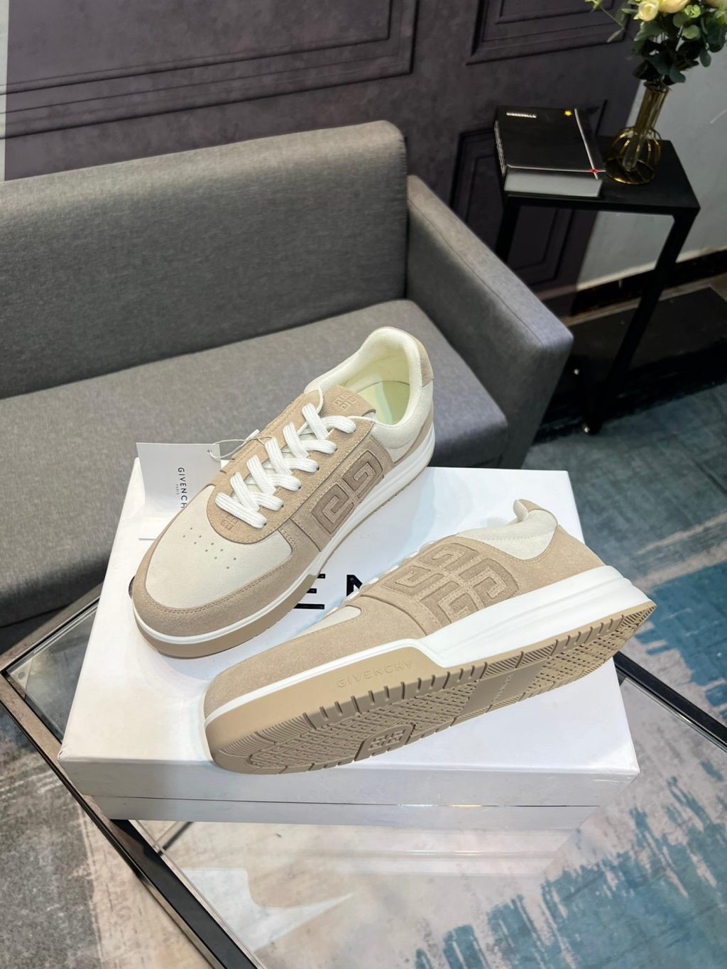 GIVENCHY Sneakers in synthetic leather and mesh - Image 2