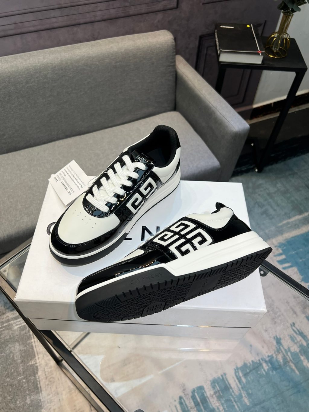 GIVENCHY Sneakers in synthetic leather and mesh - Image 3