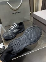 BALENCIAGA  Hamptons Worn-out Sneaker - Image 4