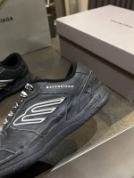 BALENCIAGA  Hamptons Worn-out Sneaker - Image 2