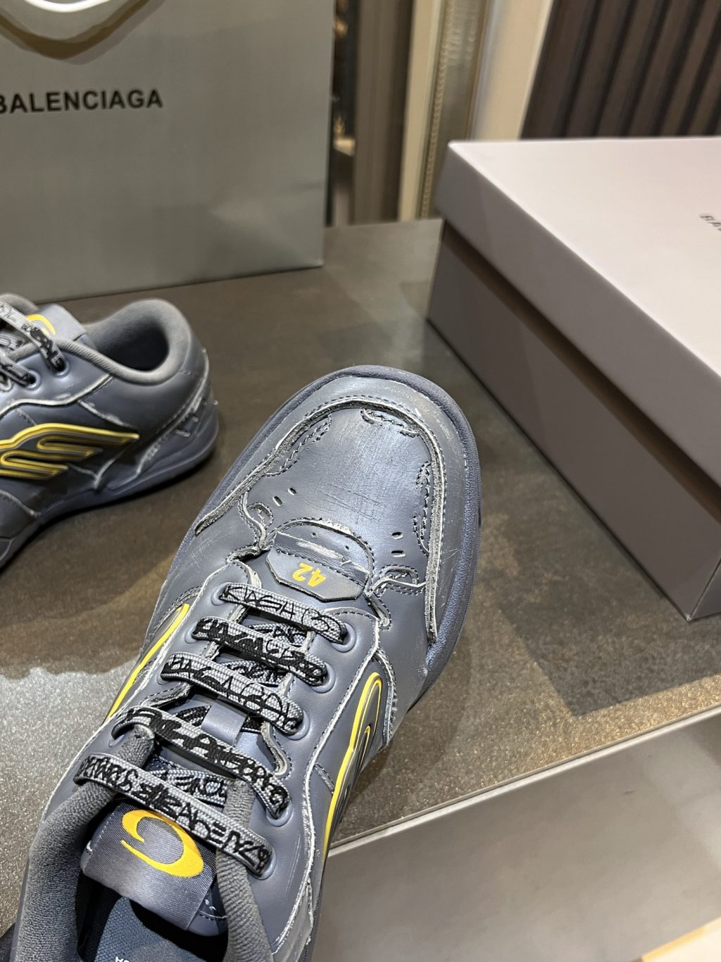 BALENCIAGA  Hamptons Worn-out Sneaker - Image 2