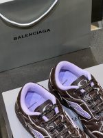 BALENCIAGA  Hamptons Worn-out Sneaker - Image 5