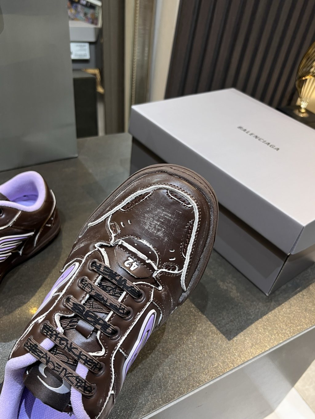 BALENCIAGA  Hamptons Worn-out Sneaker - Image 3