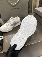 BALENCIAGA  Hamptons Worn-out Sneaker - Image 3
