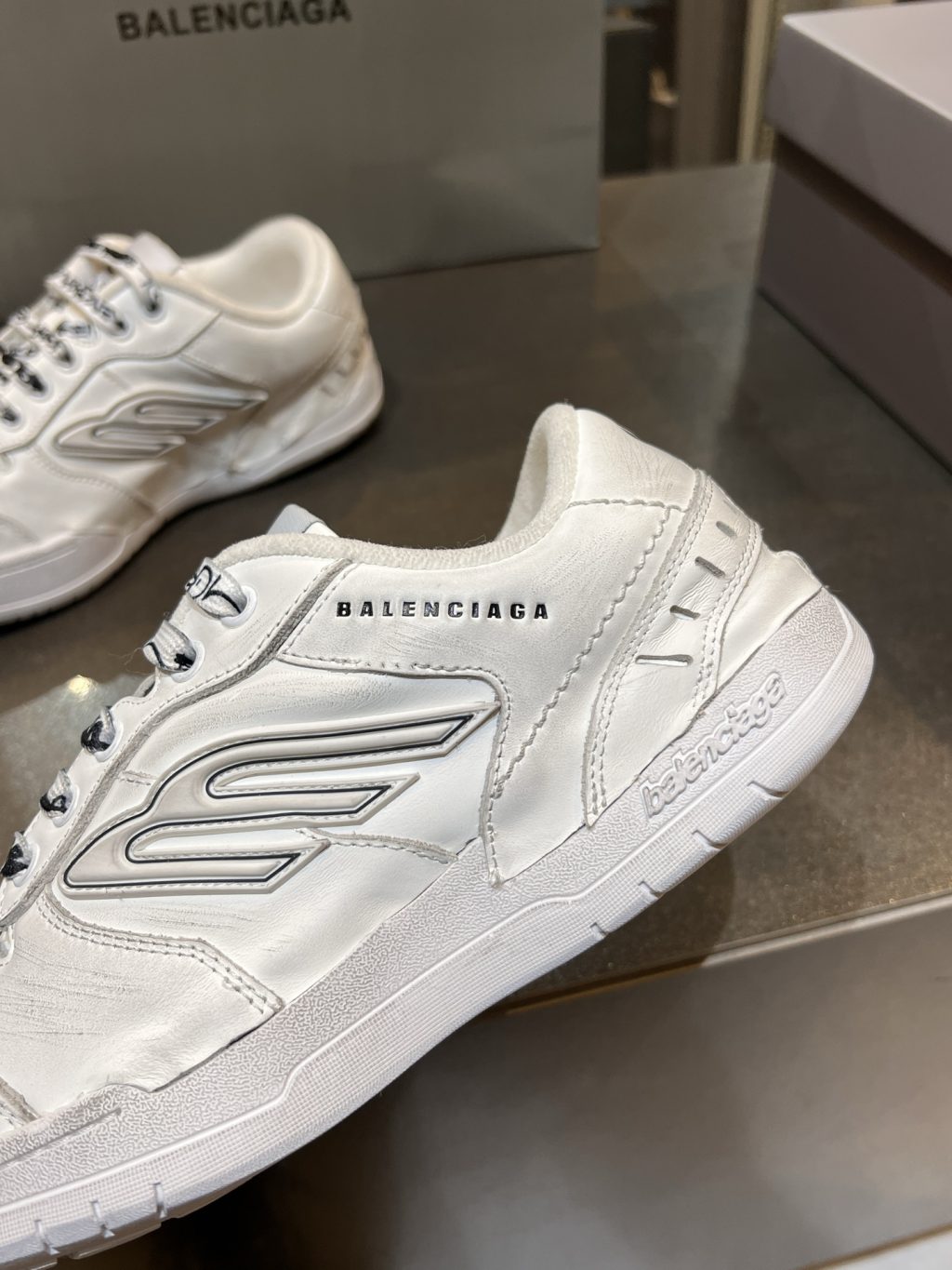 BALENCIAGA  Hamptons Worn-out Sneaker - Image 2