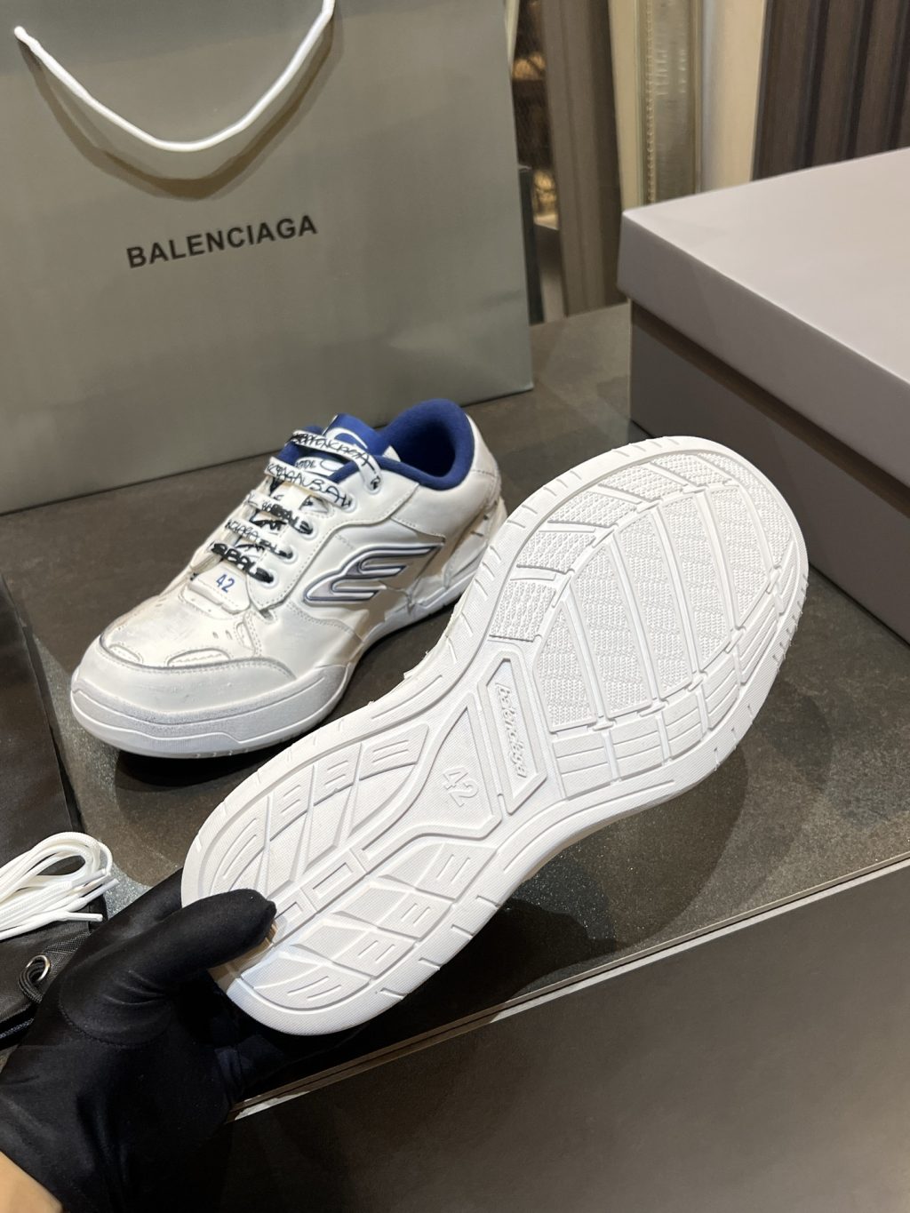 BALENCIAGA  Hamptons Worn-out Sneaker - Image 2