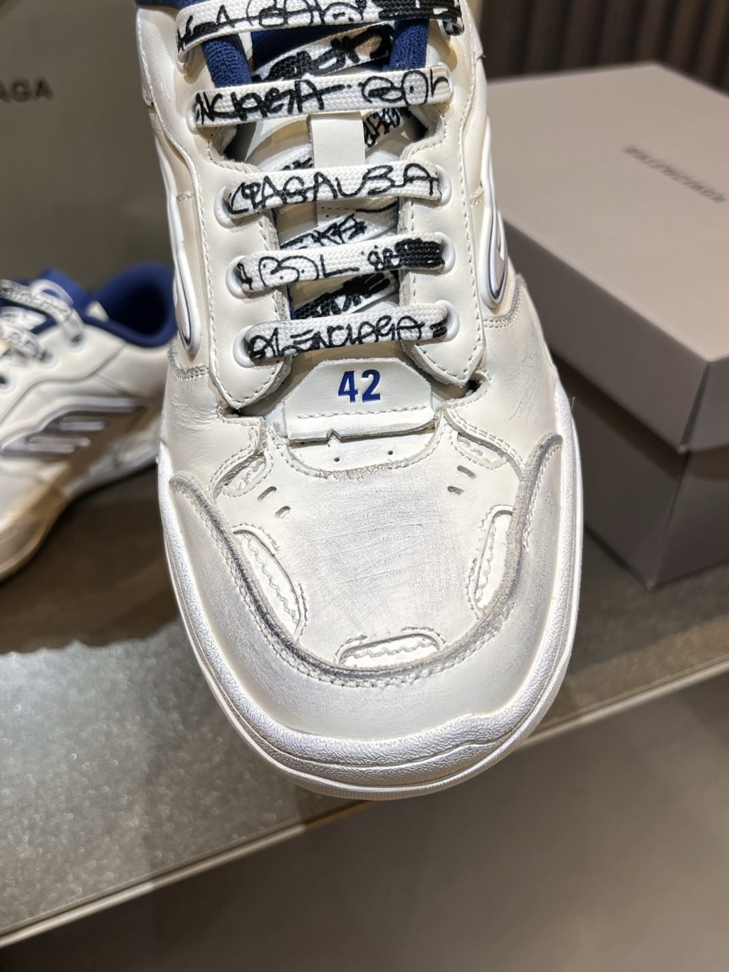 BALENCIAGA  Hamptons Worn-out Sneaker - Image 4