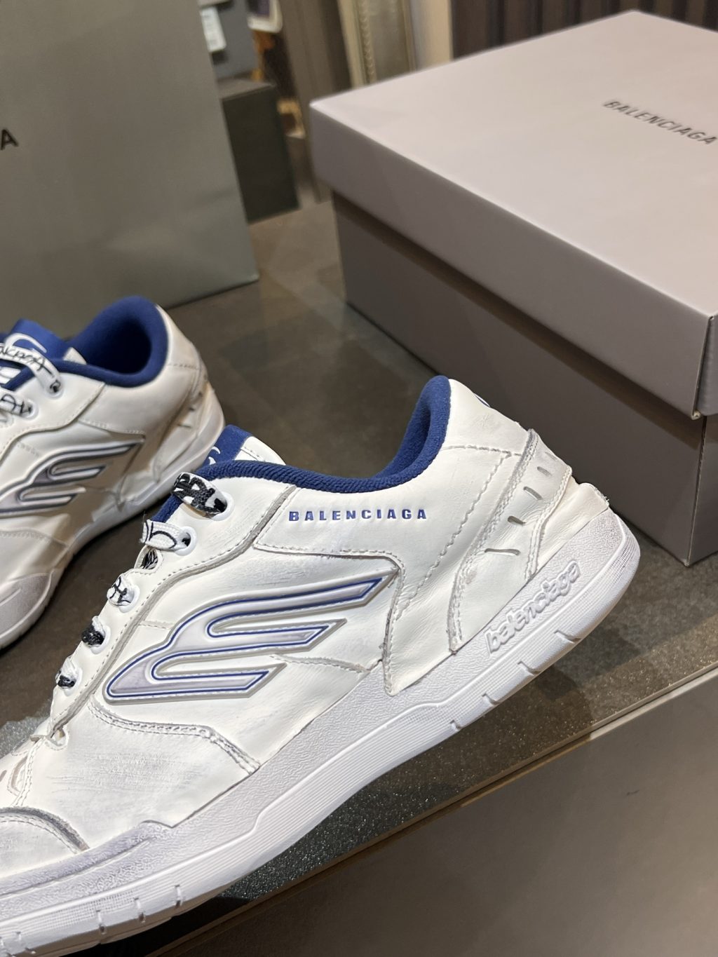 BALENCIAGA  Hamptons Worn-out Sneaker - Image 3