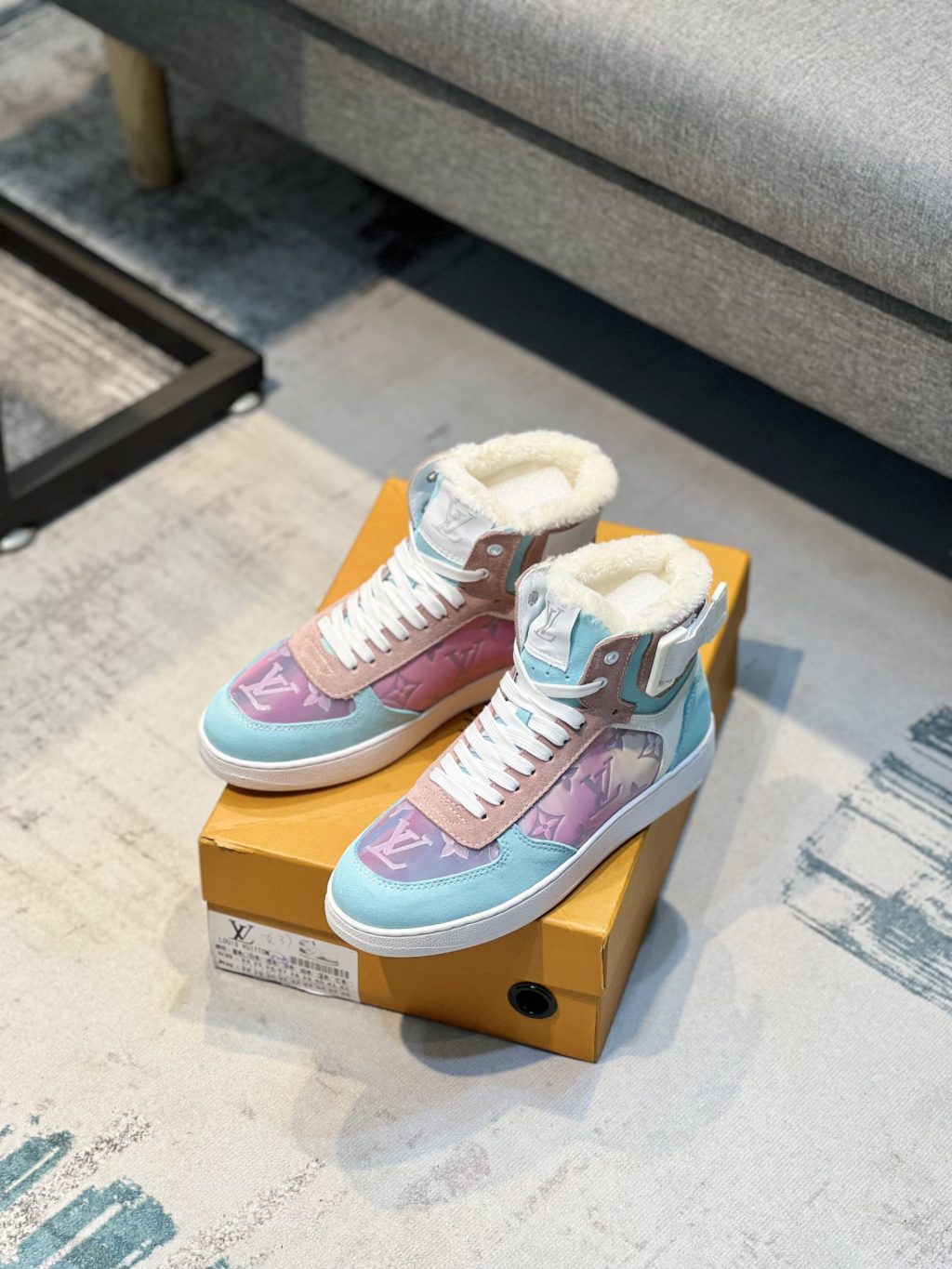 LV MEN AND WOMEN SHOES 36-44 - Image 4