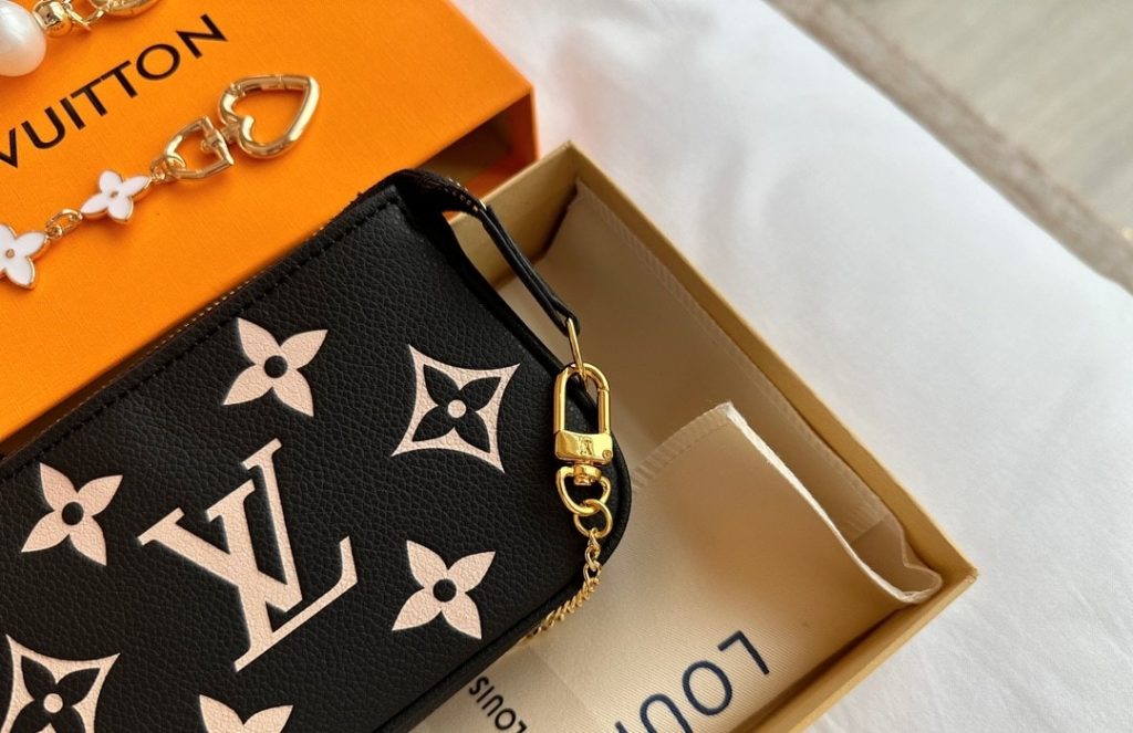 Louis Vuitton Mini Pochette Accessoires Black M80732 - Image 6