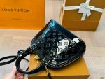 Louis Vuitton Alma BB Monogram Vernis Leather Black 25Cm - Image 4