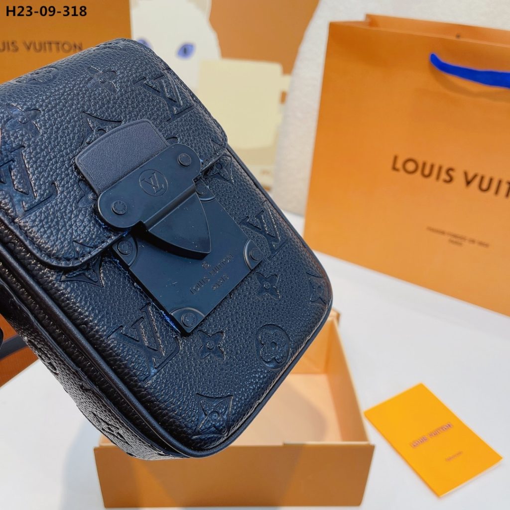 Louis Vuitton S Lock Vertical Wearable Wallet Black 19Cm M81524 - Image 7