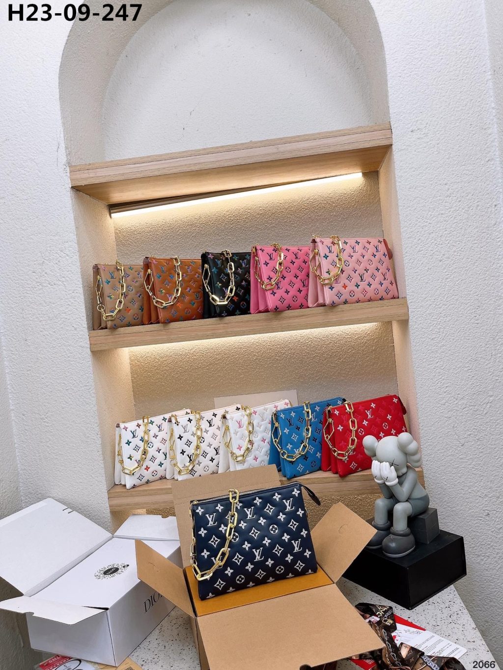 Louis Vuitton Bolso Coussin PM Monogram Rouge 27Cm M22397 - Image 4