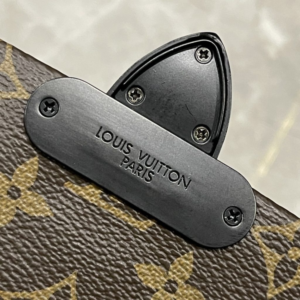 Louis Vuitton S Cape Messenger Monogram Brown 28Cm - Image 7