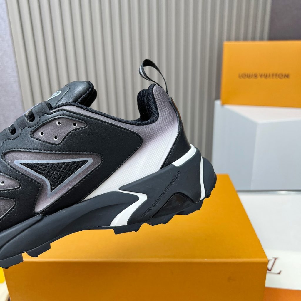 Louis Vuitton Runner Tatic Sneaker - Image 3